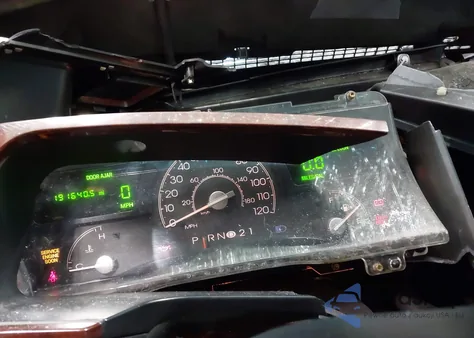 2004 Lincoln Town Car Ultimate из США, поврежденный, VIN 1LNHM83W14Y662436